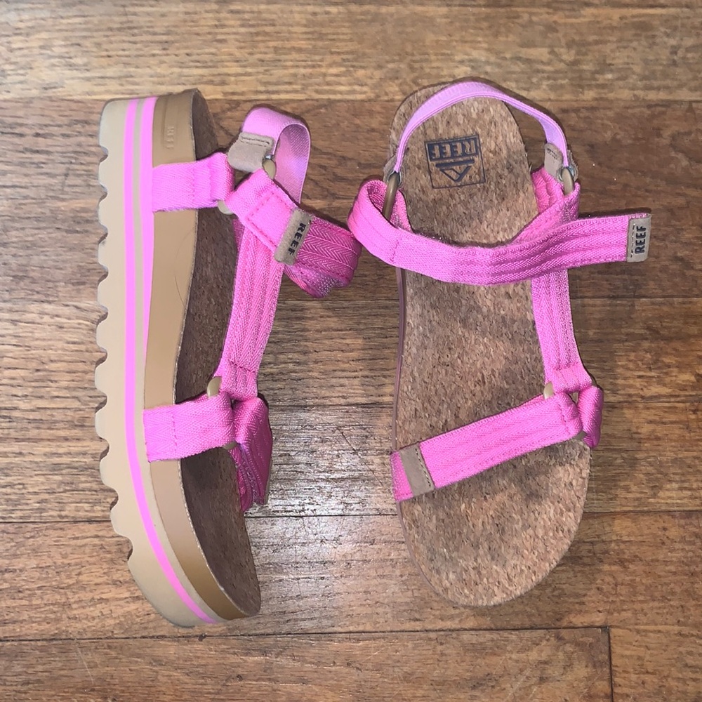 Reef platform Velcro Barbie sandals